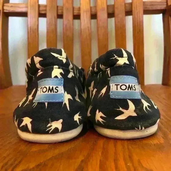 Toms Loafers, Navy Blue/Cream, Sparrow Themed, Size 12 - Picture 4 of 10